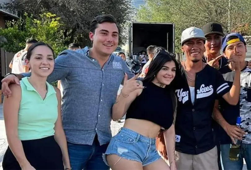 La famosa modelo de OnlyFans donó 500 garrafones de agua a la colonia Villa Azul del municipio de García en Nuevo León La famosa modelo de OnlyFans donó 500 garrafones de agua a la colonia Villa Azul del municipio de García en Nuevo León