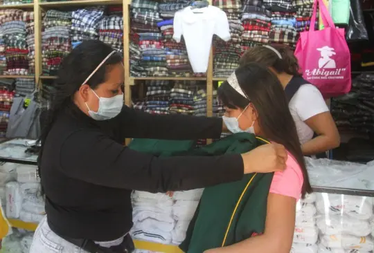 El gobierno de la Ciudad de México entregará apoyos para la compra de uniformes. El gobierno de la Ciudad de México entregará apoyos para la compra de uniformes.