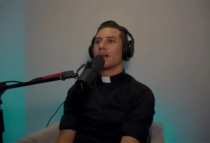 El sacerdote Heriberto Garc&iacute;a Arias revel&oacute; en entrevista con el Youtuber Gusgri que un padre de familia le confes&oacute; que abusaba de sus hijos, sin embargo, tuvo que guardar silencio para no dejar de ser Padre autom&aacute;ticamente