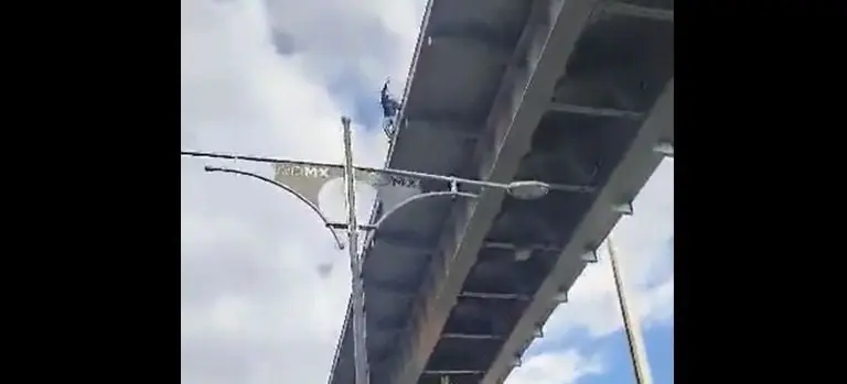 Ciudadanos reportaron del incidente a la policía. Foto: captura de pantalla.