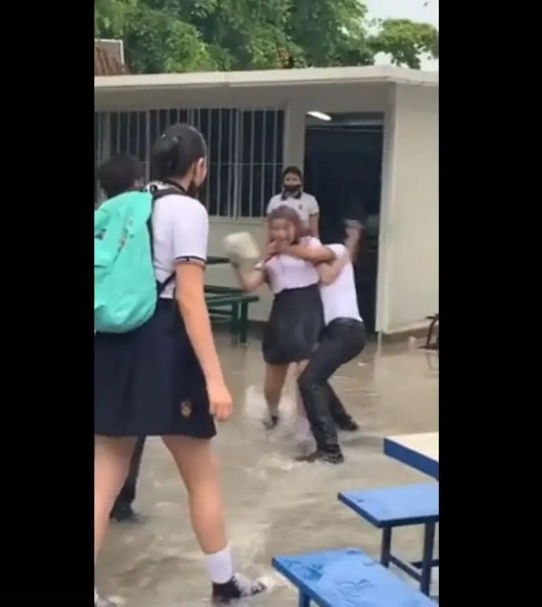 Los muchachos pasándola bomba en