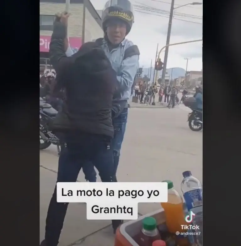 Mujer encuentra a esposo con su amante (TikTok)