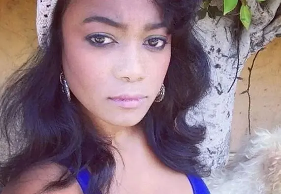  Era la otra hija de la familia Banks, a quien no le gusta tener que comportarse de manera refinada todo el tiempo, por lo que se vuelve buena amiga de Will. 