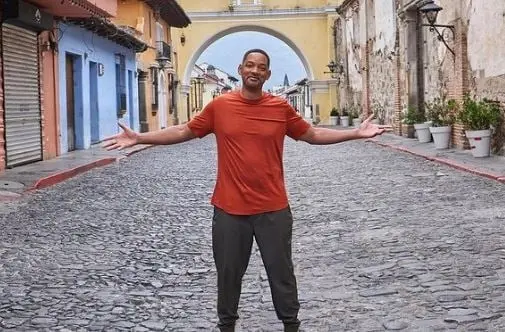Era un joven alegre y despreocupado que se tuvo que ir a vivir con la familia de su t&iacute;o Phil, que viv&iacute;a de manera acaudalada y con estricta disciplina.