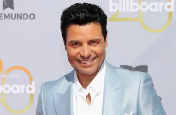Fan&aacute;ticos del cantante se&ntilde;alan que se hizo algo en el rostro Cr&eacute;ditos: Getty