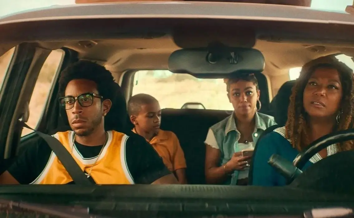 Una mujer recientemente enviudada debe proteger a su familia durante un terrible viaje en coche cuando un asesinato y una bolsa de dinero desaparecida las pone en peligro.