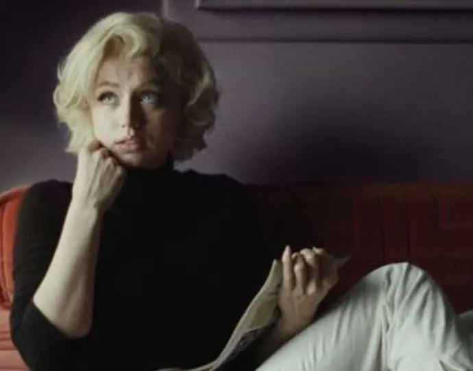 Una mirada al ascenso a la fama y la épica desaparición de la actriz Marilyn Monroe, una de las estrellas más grandes del mundo.