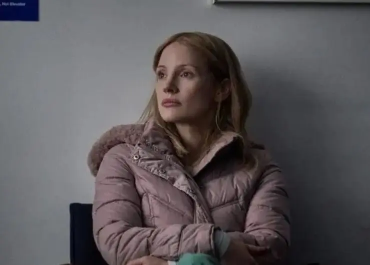 Una agobiada enfermera encuentra refugio en un generoso colega, hasta que una inesperada muerte levanta sospechas sobre las intenciones de su nuevo ángel guardián.