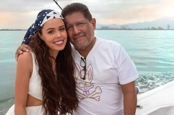 Novios con 38 a&ntilde;os de diferencia