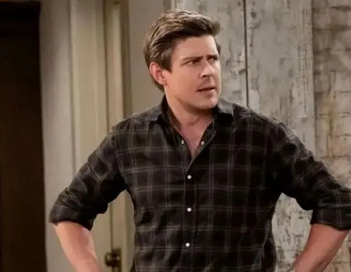 Era el novio de Skeeter e hijo de un senador.