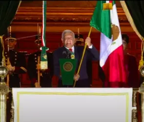 “¡Muera la corrupción, el clasismo y el racismo!”: AMLO da grito histórico en el Zócalo capitalino