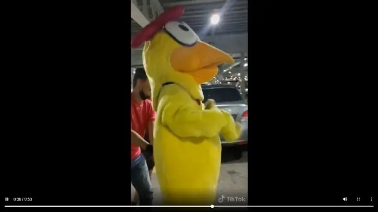 Botarga arrestada en aeropuerto - Tomada de viedo