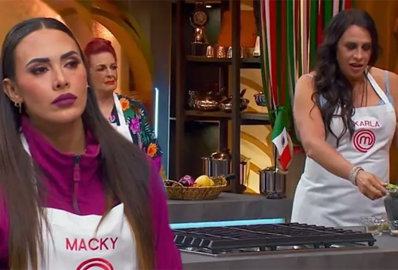 Karla Sof&iacute;a Gasc&oacute;n llama cacharro a un molcajete. 