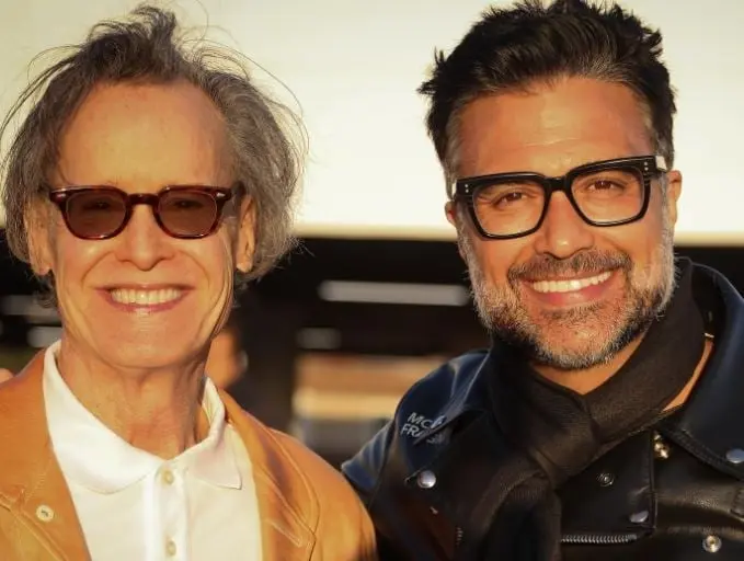 Era uno de los presentadores del programa, quien fue eliminado m&aacute;s adelante.