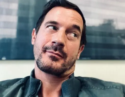 Era un hombre que se une a Henry para encontrar a sus familias.