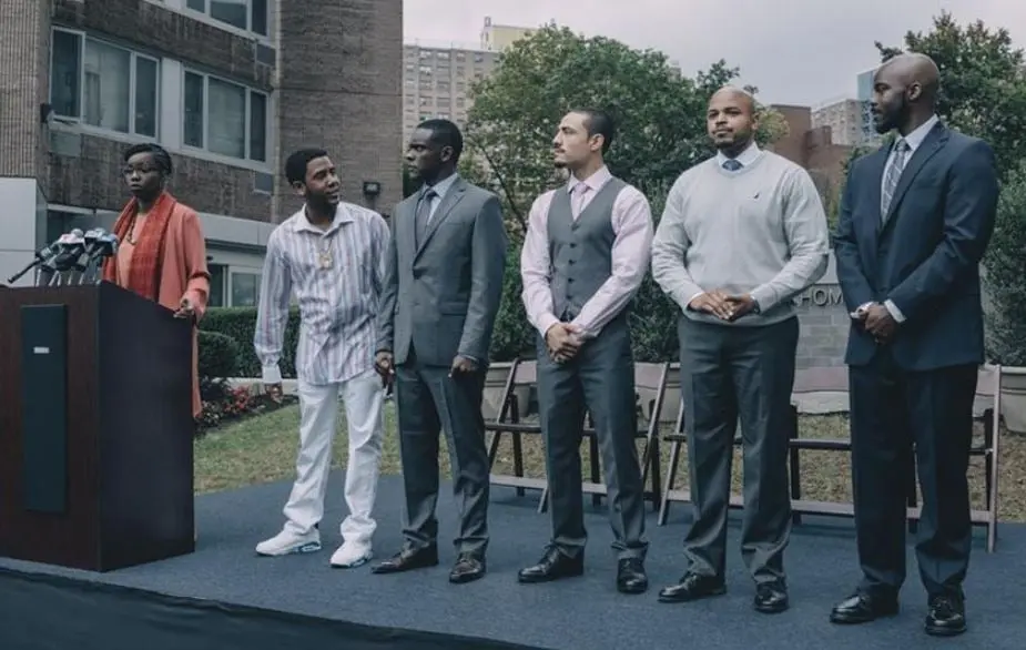 Esta miniserie cuenta el caso de cinco jóvenes negros acusados injustamente de la violación de una mujer balnca. Obtuvo un 8,9 de calificación.