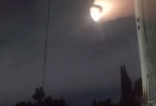 Durante el temblor se vieron luces en el cielo. Durante el temblor se vieron luces en el cielo.
