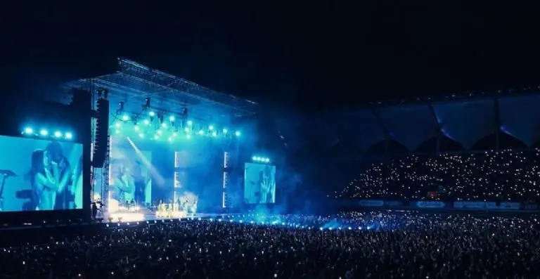 Dua Lipa durante un concierto. Foto: Instagram (dualipa).