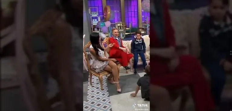 Paola Rojas llevó a sus hijos a un programa. Foto: captura de pantalla.