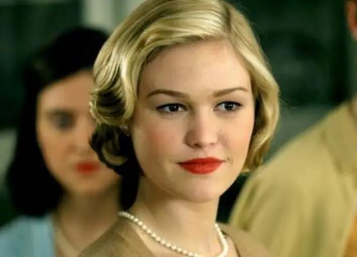 Julia Stiles | Joan Brandwyn.