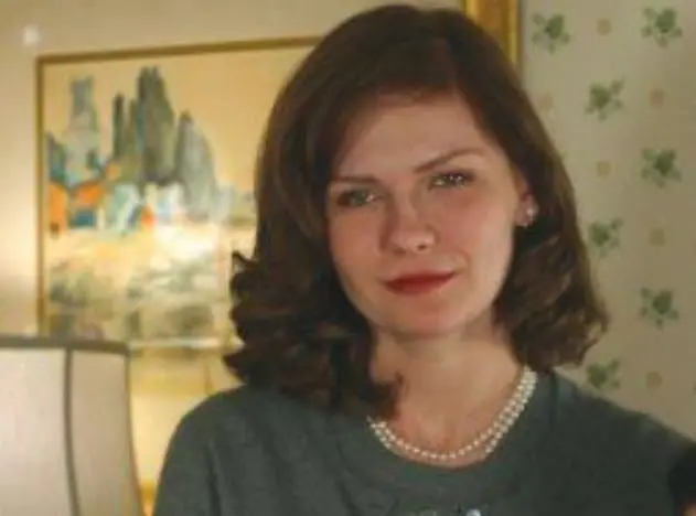 Kirsten Dunst | Elizabeth 'Betty' Warren.