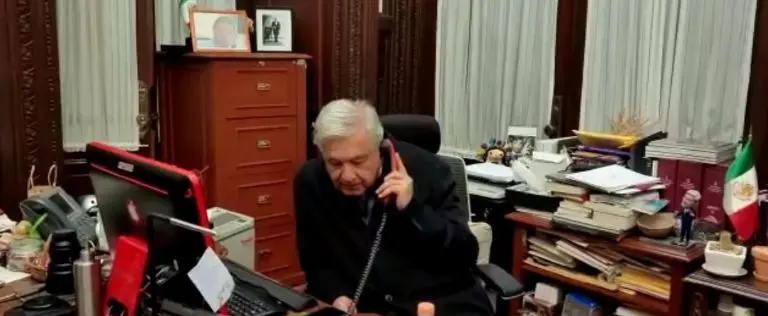 La oficina donde apareció AMLO. Foto: captura de pantalla.