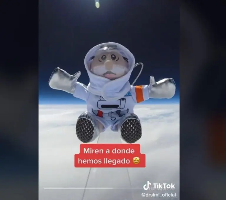 Dr. Simi llega al espacio (TikTok)