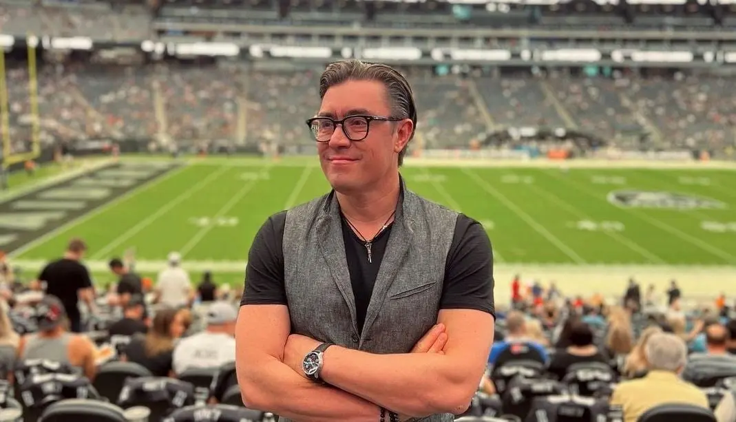 Comentaba acerca de los partidos de futbol, principalmente de la liga mexicana. Sigue dentro de TV Azteca, pero ahora conduce Exatl&oacute;n. 