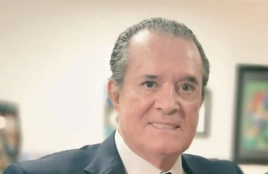 Estuvo dentro de los primeros conductores de Los Protagonistas a finales de 1980. Ahora trabaja en Fox Sports. 