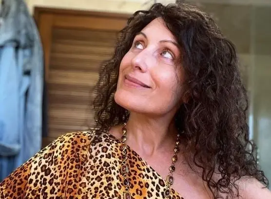 Era endocrin&oacute;loga y decana del hospital donde trabaja House, con quien frecuentemente se enfrenta por su forma de tratar a los pacientes. House y ella se enamoran.