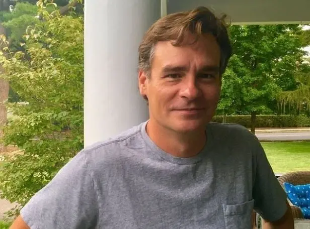 Era onc&oacute;logo y jefe del Departamento de Oncolog&iacute;a del hospital. Era el &uacute;nico amigo de House, quien se atreve a hablarle con sinceridad y cuestionando su forma de ser.