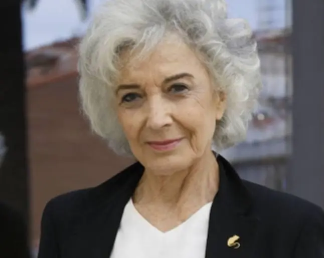 Era una mujer rica que buscaba casar a su hija con un hombre poderoso, y se aleja de ella cuando escapa con Guido.