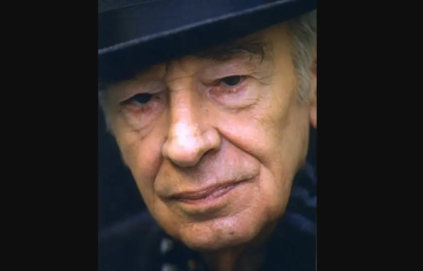 Era el t&iacute;o de Guido, quien es due&ntilde;o de un hotel y se encarga de ayudarle en su nueva vida en la ciudad. El actor falleci&oacute; en 2002.