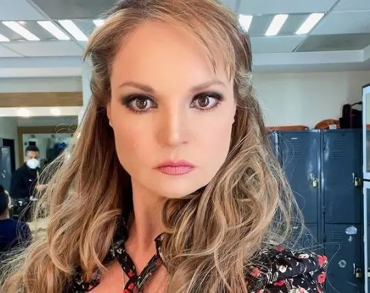 Era la ahijada de Lupe, el ama de llaves, quien es contratada para cuidar a "Tita" y se vuelve amante de Luis Fernando.