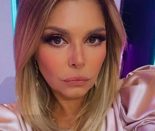  Era la prima de Luis Fernando, quien estaba enamorada de &eacute;l pero al no verse correspondida, decide vengarse tiempo despu&eacute;s seduciendo a su hijo.