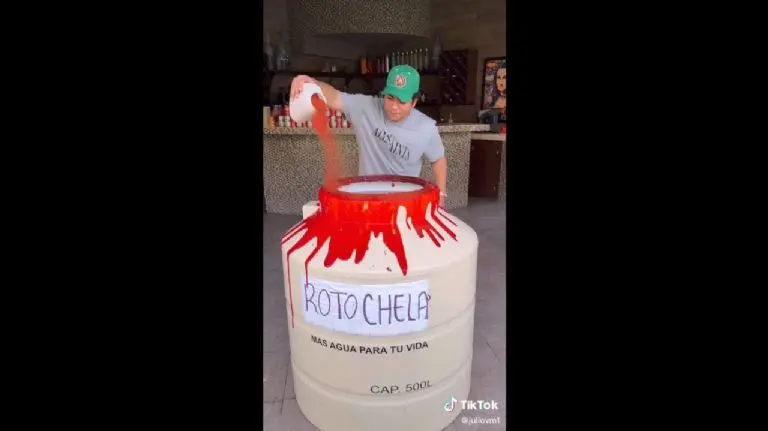 Tiktokers preparan rotochela en tamaño real - Tomada de video