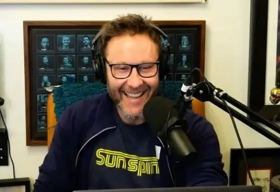 Era el hijo de un multimillonario que se hizo amigo de Clark. Sin embargo, a lo largo de la serie, esa amistad se va convirtiendo en odio.