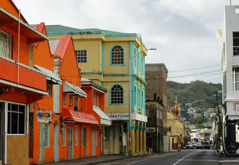 13. San Vicente y las Granadinas