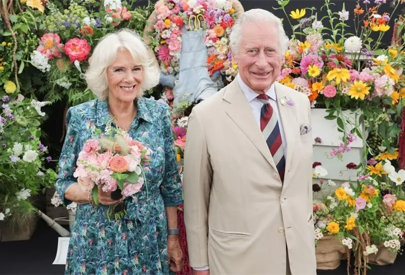 Pese a las especulaciones sobre si Camila de Cornualles, esposa de Carlos de Inglaterra ser&iacute;a la sucesora de Isabel II, la Familia Real la nombr&oacute; reina consorte