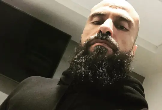 Se trata de Melanie Pavola quien aseguró que el líder de Cartel de Santa la golpeó en un viaje que hicieron juntos a Cancún Se trata de Melanie Pavola quien aseguró que el líder de Cartel de Santa la golpeó en un viaje que hicieron juntos a Cancún