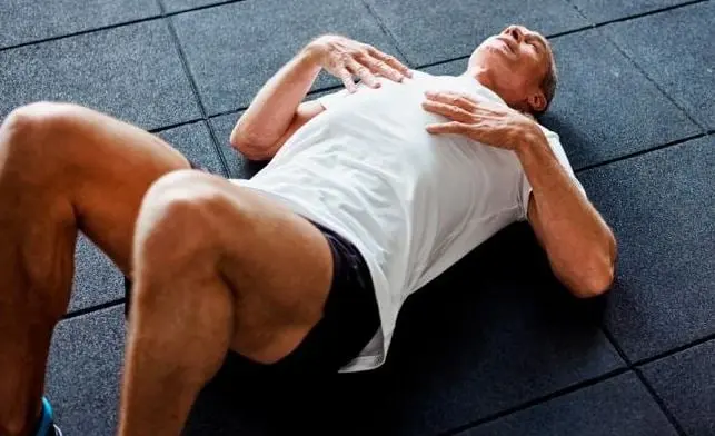 Estos ejercicios ayudan a fortalecer los m&uacute;sculos del suelo p&eacute;lvico que sostienen la vejiga, lo cual ayuda a prevenir la incontinencia.