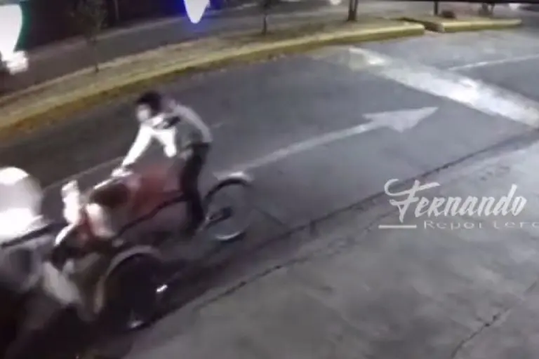Atropellan a tamalero en Tlanepantla - Tomada de video