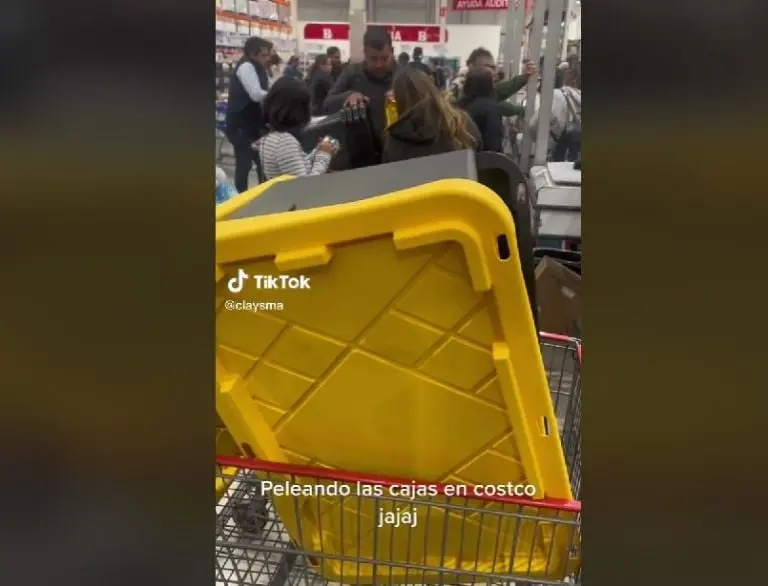Clientes pelean por cajas de Costco (TikTok)
