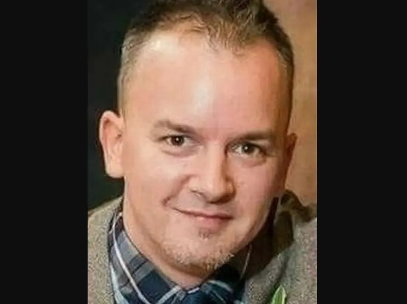 Interpret&oacute; a Nick Szalinski.