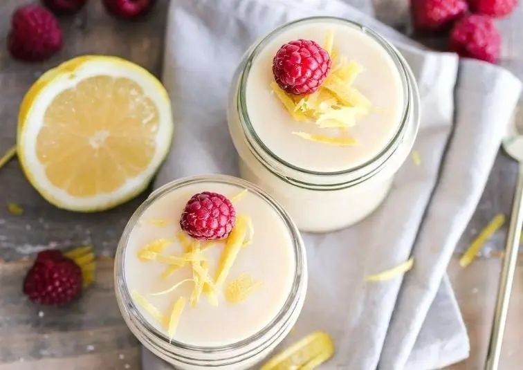 La B2 contribuye con el crecimiento celular y la B12 es fundamental en el desarrollo y funcionamiento del sistema nervioso.