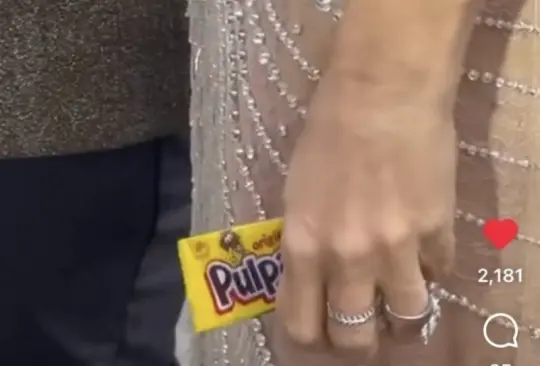 Salma Hayek lleva pulparindo y mazapanes a los Globos de Oro Salma Hayek lleva pulparindo y mazapanes a los Globos de Oro
