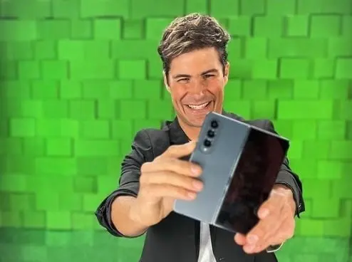 Es conocido por haber sido integrante del grupo Mercurio; es compositor y actor.