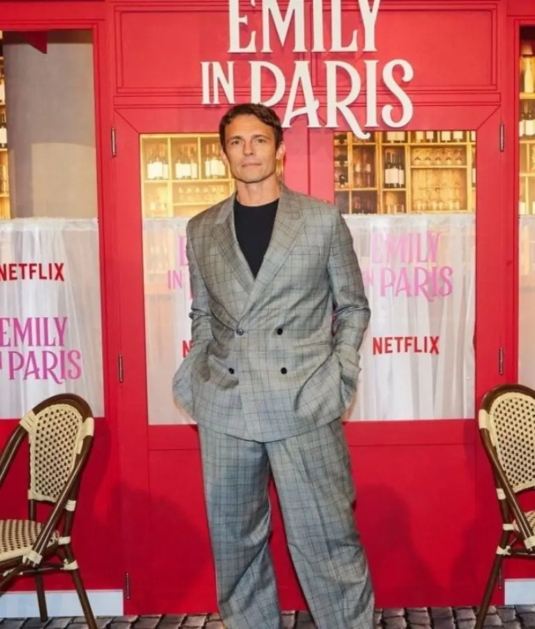 Arnaud Binard en Emily in Paris (Instagram)