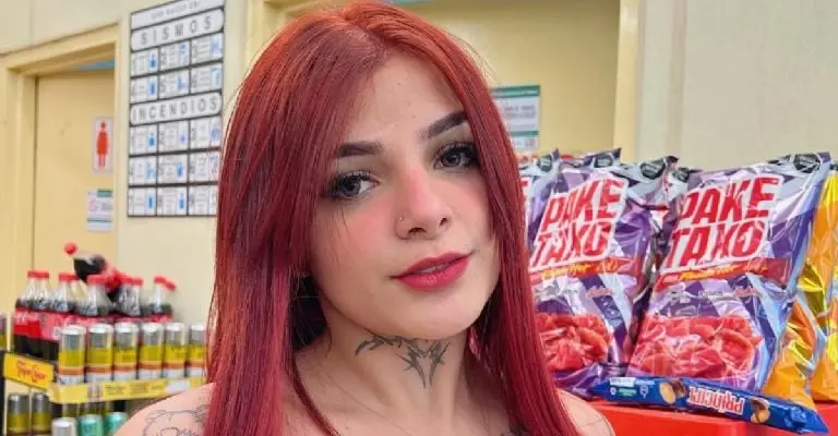 La modelo Karely Ruiz tan sólo tiene 21 años de edad. Imagen: @karelyruiz.
