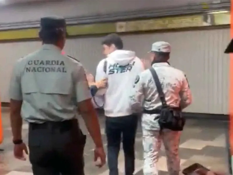 El joven fue detenido por manifestarse en la estaci&oacute;n Tlatelolco Cr&eacute;ditos: Especial 
